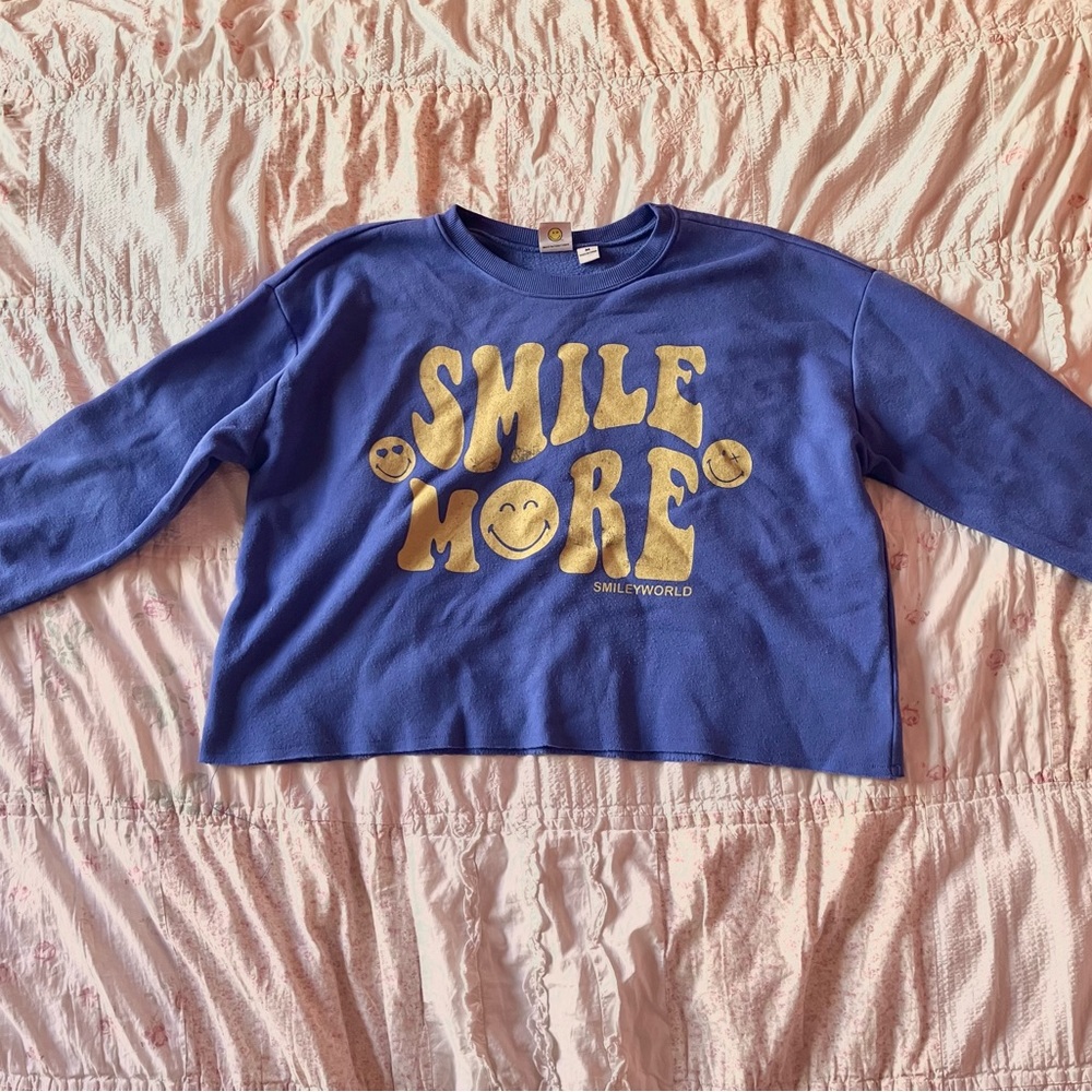 blue crop top